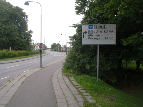 G&ouml;ta Kanal signage and passenger boarding.